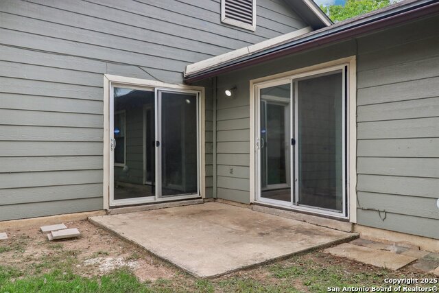 Listing photo id 21 for 345 Cypressfox