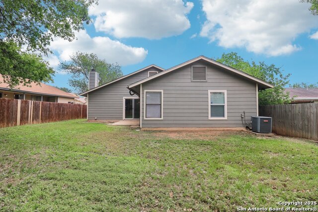 Listing photo id 23 for 345 Cypressfox