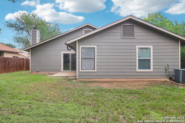 Listing photo id 24 for 345 Cypressfox