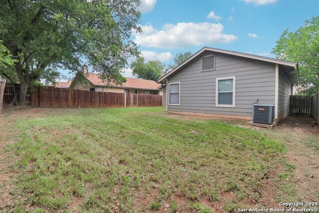 Listing photo id 26 for 345 Cypressfox