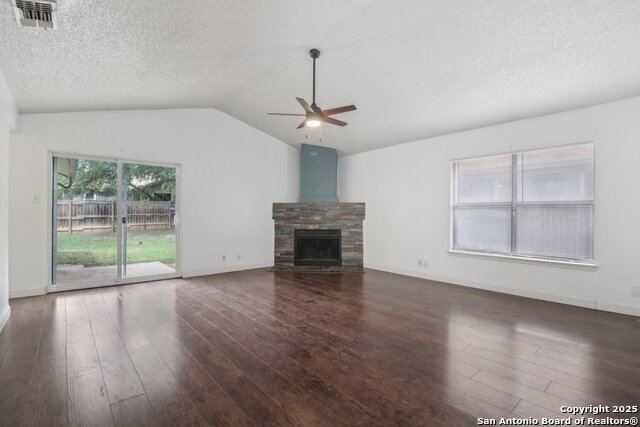 Listing photo id 7 for 345 Cypressfox