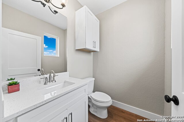 Image 11 of 26 For 808 Gray Oak