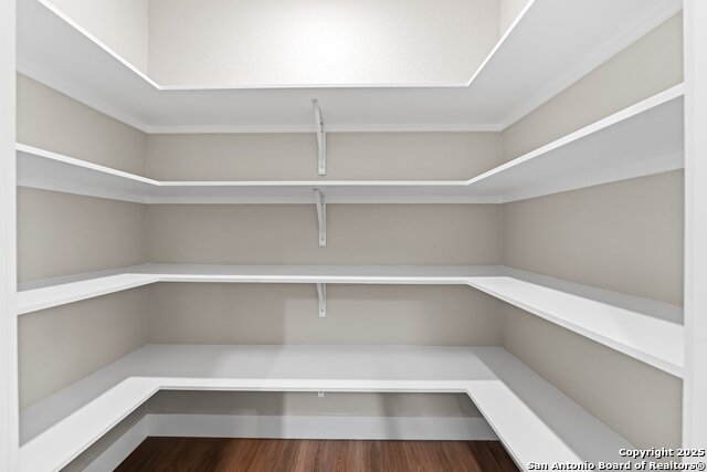 Image 12 of 26 For 808 Gray Oak