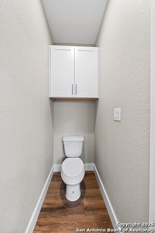 Image 19 of 26 For 808 Gray Oak