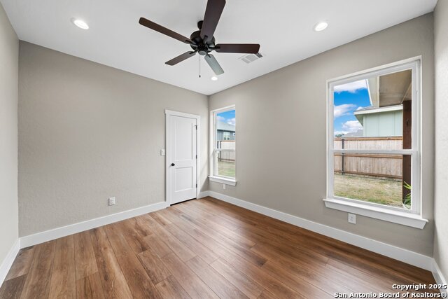 Image 20 of 26 For 808 Gray Oak