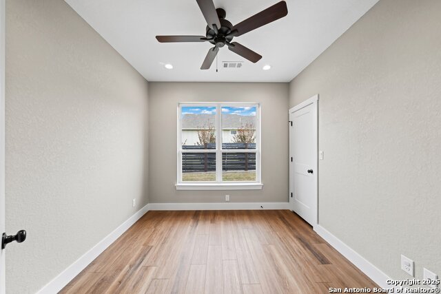 Image 21 of 26 For 808 Gray Oak