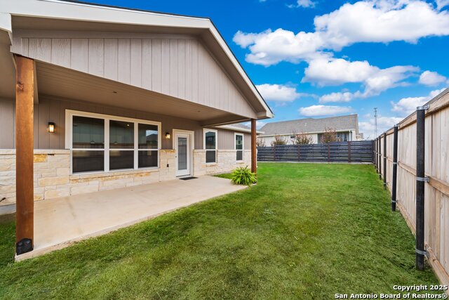 Image 24 of 26 For 808 Gray Oak