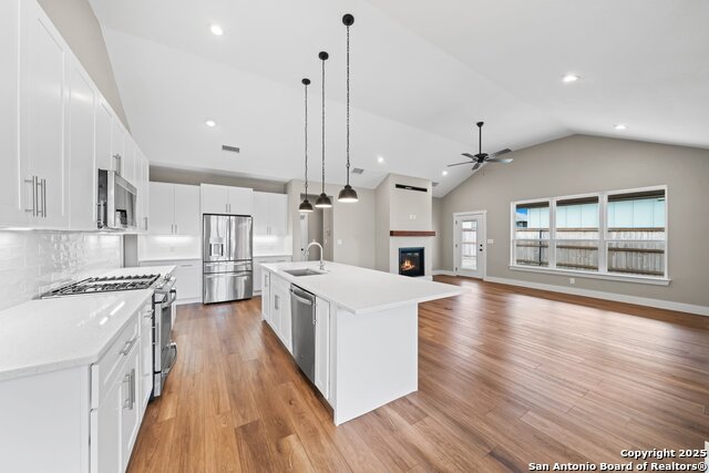 Image 7 of 26 For 808 Gray Oak