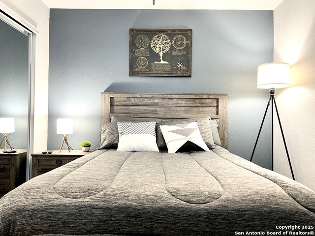 Listing photo id 8 for 13611 Larkbrook