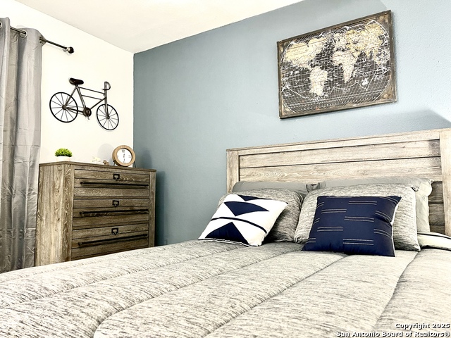 Listing photo id 1 for 13611 Larkbrook