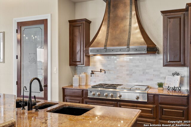 Listing photo id 11 for 204 Paradise Point