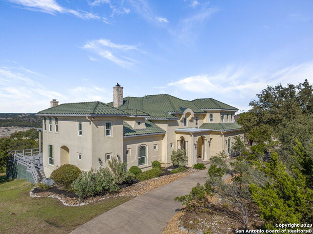 Listing photo id 0 for 204 Paradise Point