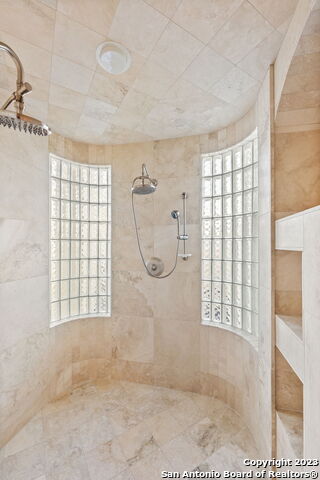 Listing photo id 18 for 204 Paradise Point