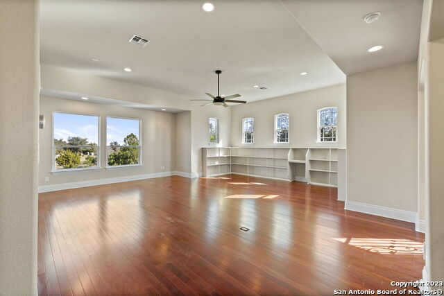 Listing photo id 26 for 204 Paradise Point