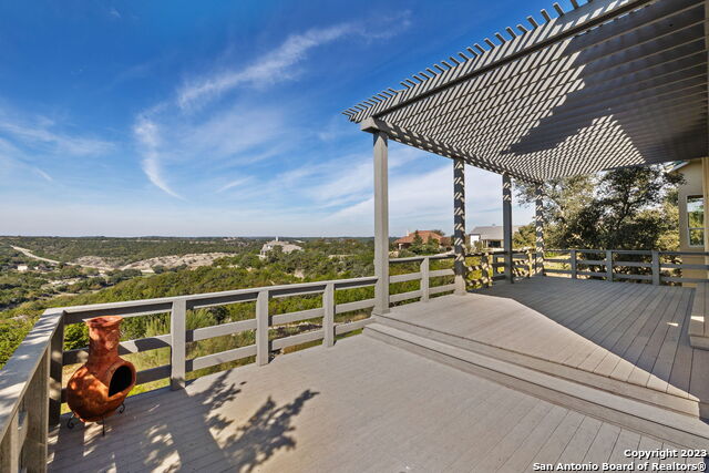 Listing photo id 1 for 204 Paradise Point