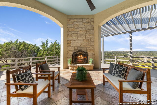 Listing photo id 2 for 204 Paradise Point