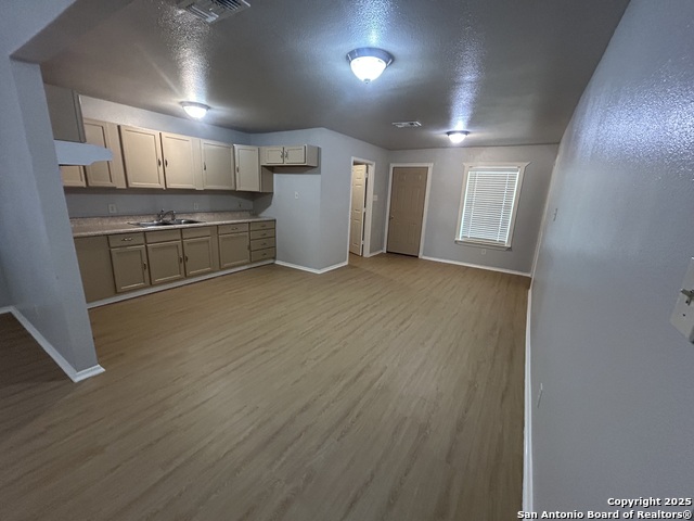 Image 5 of 14 For 2122 Dahlgreen