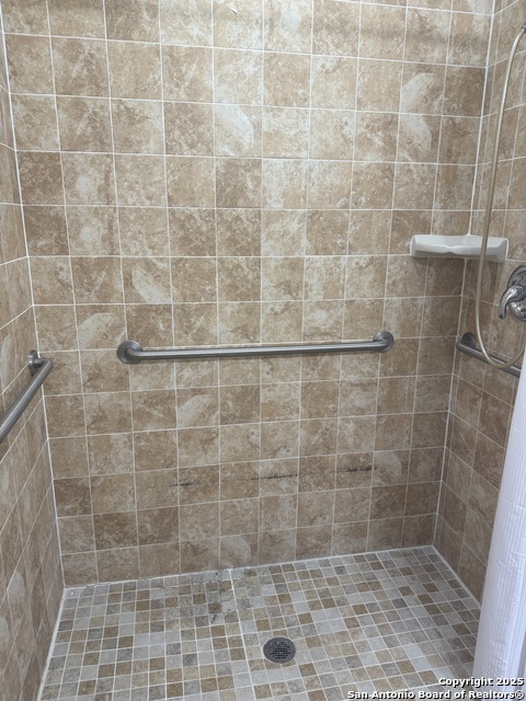 Image 16 of 27 For 223 Adrian  