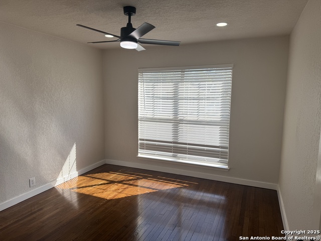 Image 19 of 27 For 223 Adrian  