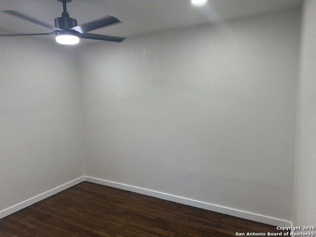 Image 20 of 27 For 223 Adrian  