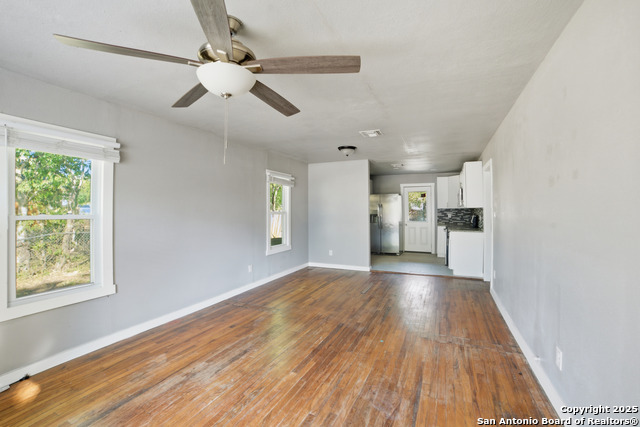 Listing photo id 0 for 1907 Burnet St