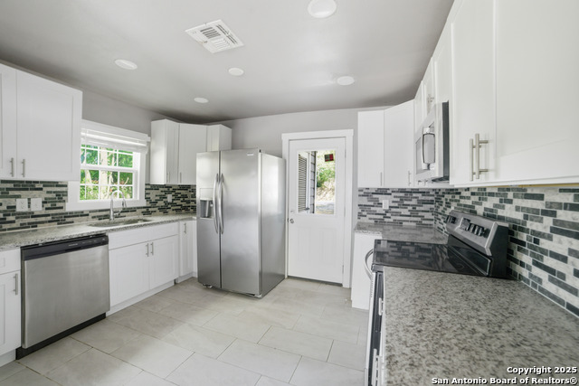 Listing photo id 1 for 1907 Burnet St