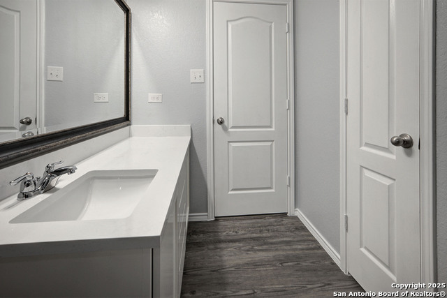 Listing photo id 15 for 10303 Mission Arc