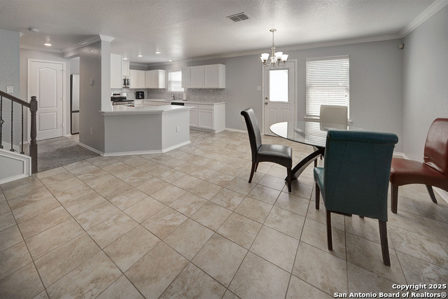 Listing photo id 5 for 10303 Mission Arc