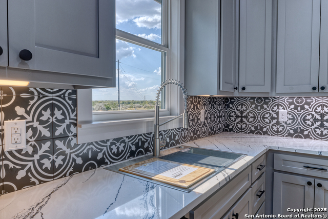 Image 18 of 50 For 58 Greystone Hills Circle