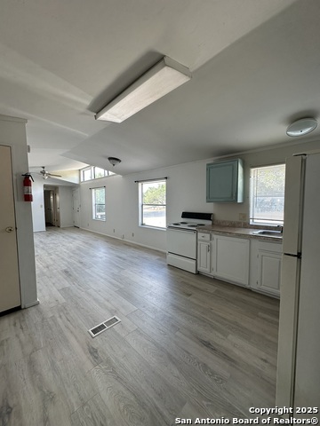 Image 7 of 11 For 128 Frontier B