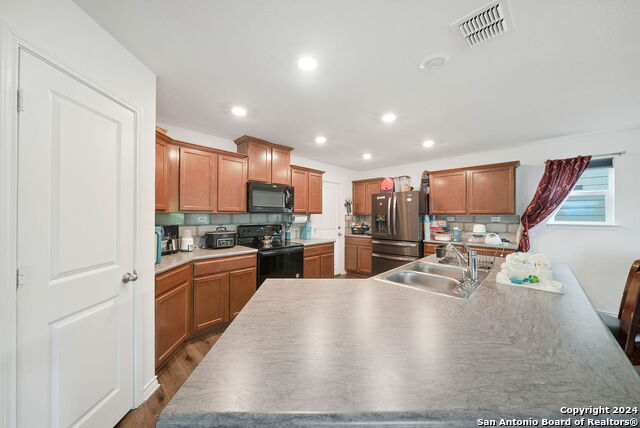 Image 11 of 31 For 11126 Charismatic