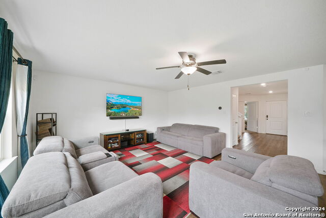 Image 9 of 31 For 11126 Charismatic