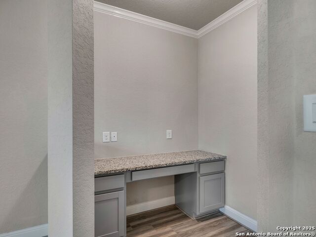 Image 16 of 35 For 142 Abbeydell