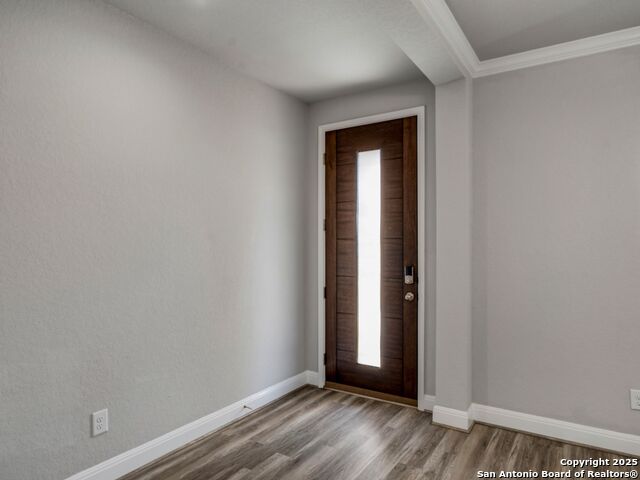 Image 4 of 35 For 142 Abbeydell