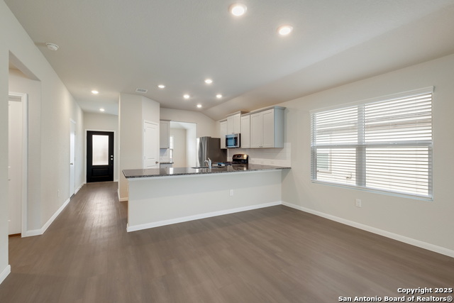 Image 18 of 32 For 4309 Southton Bed
