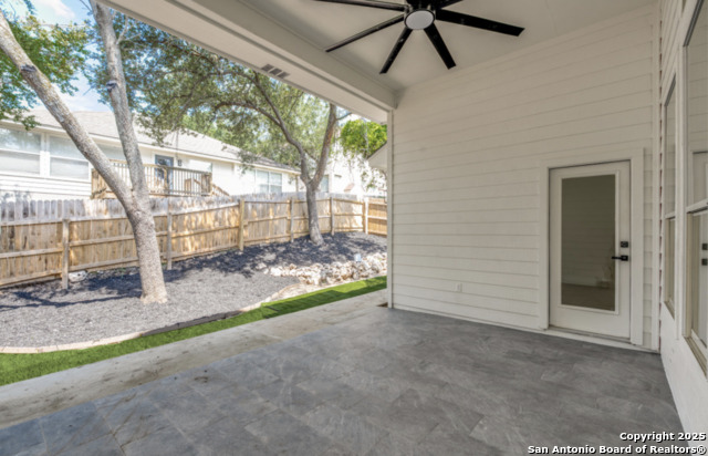 Listing photo id 18 for 527 Roble Real