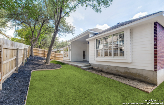 Listing photo id 20 for 527 Roble Real