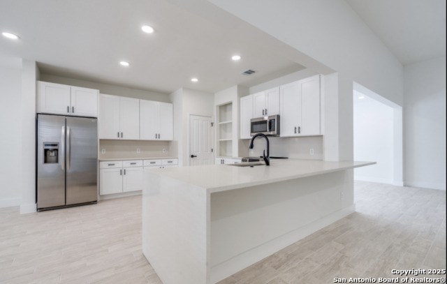 Listing photo id 6 for 527 Roble Real