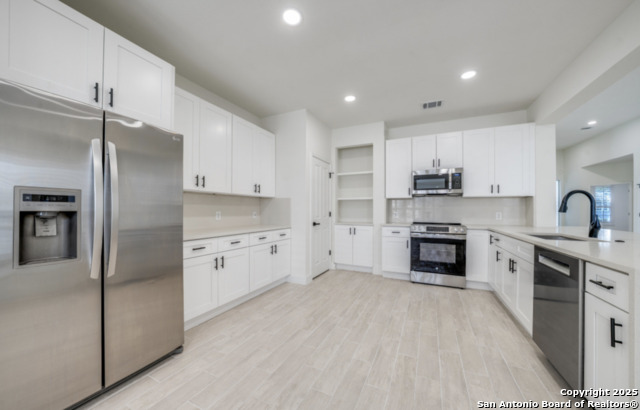 Listing photo id 7 for 527 Roble Real