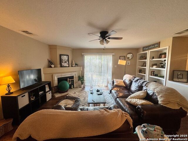 Image 4 of 18 For 6658 Eastern Clouds