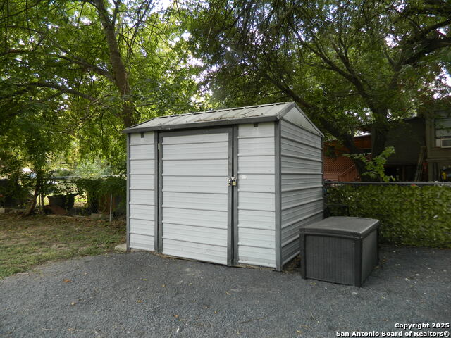 Listing photo id 13 for 253 Elm  