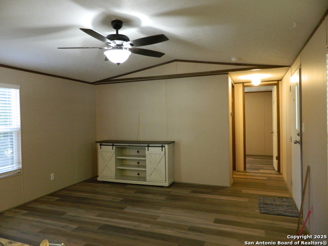 Listing photo id 15 for 253 Elm  