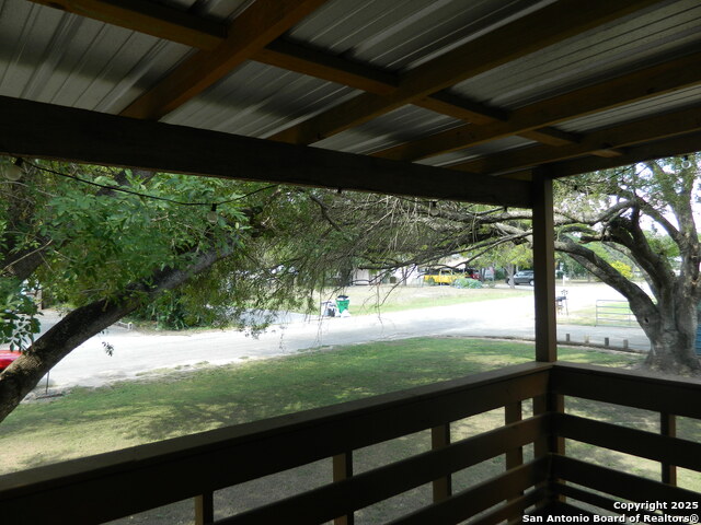 Listing photo id 18 for 253 Elm  