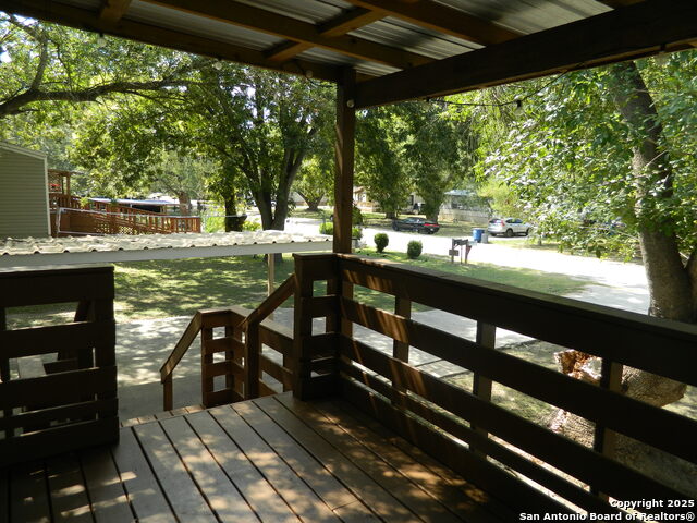 Listing photo id 3 for 253 Elm  