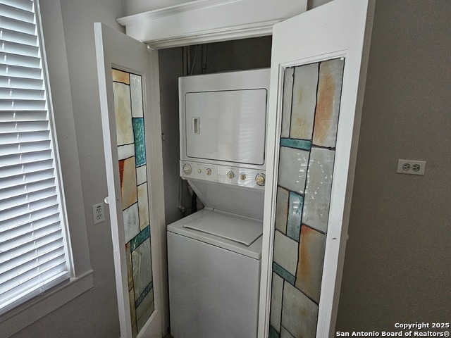 Image 6 of 9 For 1022 Gramercy W 2