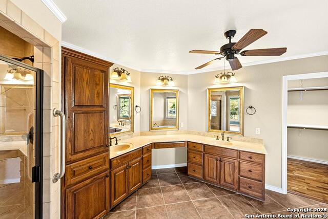 Listing photo id 9 for 103 Cranbrook Court