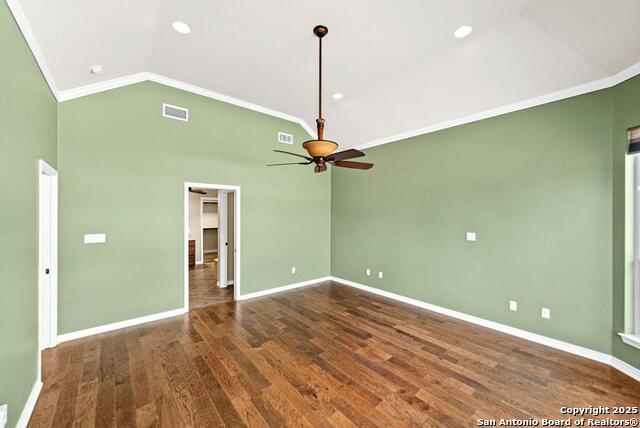 Listing photo id 11 for 103 Cranbrook Court