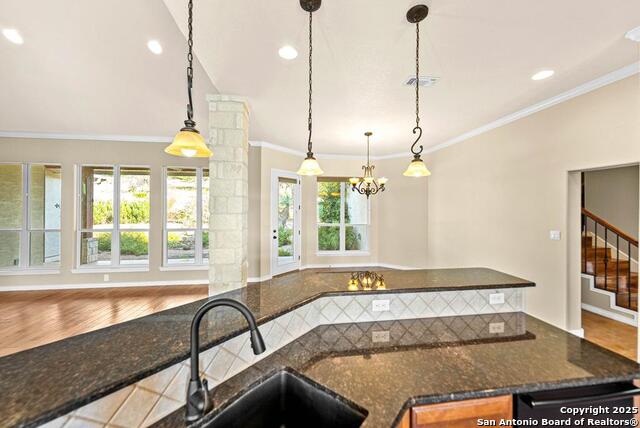 Listing photo id 23 for 103 Cranbrook Court