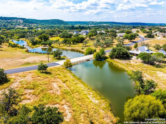 Listing photo id 30 for 103 Cranbrook Court