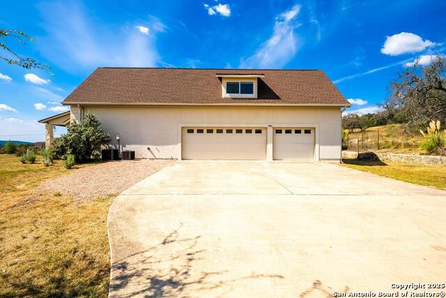 Listing photo id 40 for 103 Cranbrook Court